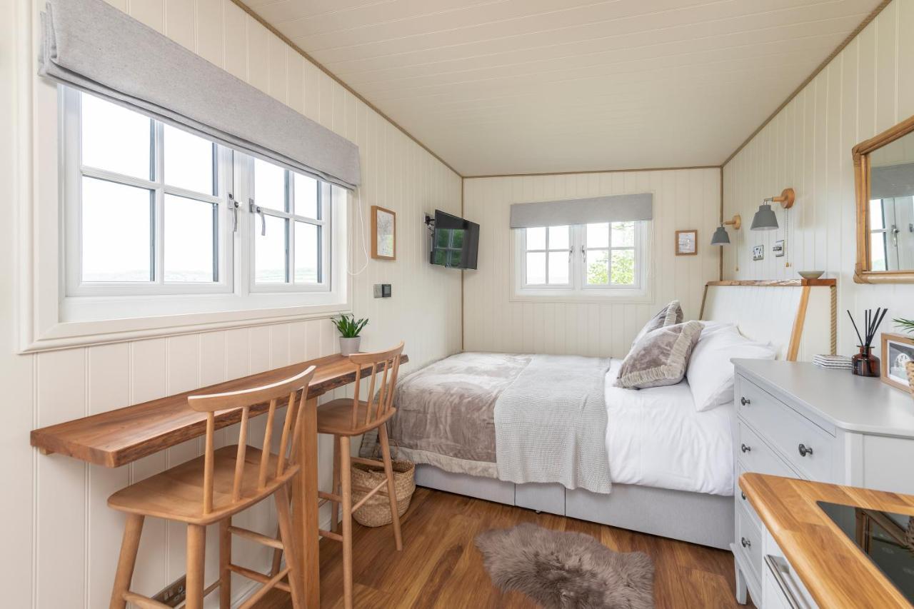 באת' Secluded Lodge With Spectacular Views And Hot Tub! מראה חיצוני תמונה